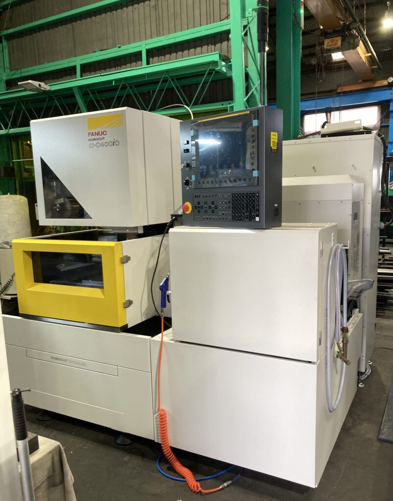 ワイヤー放電加工機 FUNAC ROBOCUT α-C400iC ワイヤー放電加工機 FUNAC ROBOCUT α-C400iC